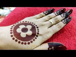 Traditional Ancient Gol Tipki Mehendi Design Most Satisfying Henna Application Video Gol Tikki Yo In 2020 Henna Designs Hand Mehndi Designs Feet New Mehndi Designs