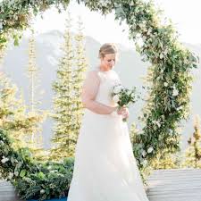 If you don't want to rely on hair extensions and would prefer to rock your naturally short locks, here are a few styles to get you started on pulling your wedding look together. 24 Wedding Hairstyles For Short Hair