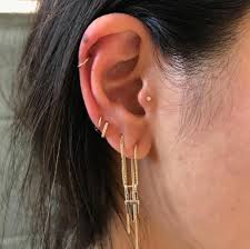 The piercings done on the cartilage , can pain for as long as a month from the time of piercing. Tragus Piercing Your Guide To The Pain Healing Time And Cost Allure