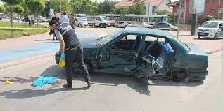 Haberler yaşam haberleri konya'da trafik kazası: Konya Da Feci Kaza Aractan Firlayip Otomobilin Altinda Kalarak Can Verdi
