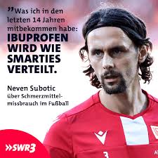 Ibuprofen gehört bei vielen Profis und Amateuren in die Sporttasche wie  ihre Sportschuhe. Ein Bundesliga-Arzt sagt sogar, Schmerzmittel seien  eigentlich Doping.