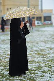 بالصور أهالي القصيم يحتفون بنزول البرد شبكة سما الزلفي fashion umbrella