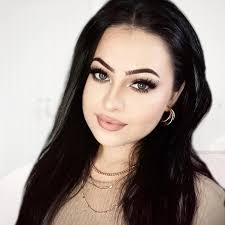 Fine Lines by Petroné