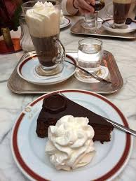 Meine hobbys waren immer schon malen, basteln, eben einfach kreatives. Sacher Torte Aufnahme Von Cafe Sacher Graz Tripadvisor