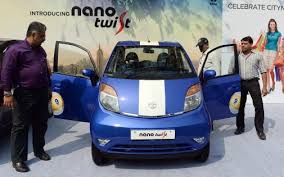 Portfolio la tata nano, la voiture la moins chère du monde, est arrivée mercredi 1er avril chez les concessionnaires dans toute l'inde. Nano Twist La Voiture La Moins Chere Du Monde Ressort Dans Une Nouvelle Version