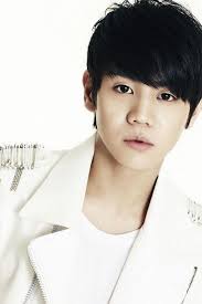 B2st S Yoseob Displays His Guitar Skills Yoseob Yang Yoseob Choreography Videos
