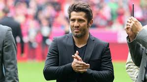 He also had 97 caps for the french national team. Welt Und Europameister Bixente Lizarazu Deutschland Kann Das Double Schaffen Sport Bild