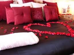 These delicate sugared petals have been used to decorate desserts for a couple of thousand + how to make rose petal beads from your valentine's day bouquet. Romantic Valentine S Day Ideas Rose Petal Heart On The Bed Valentines Bedroom Valentine Bedroom Decor Romantic Bedroom Design