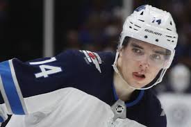 Ville heinola, 18, sai winnipegissä tärkeää tukea patrik laineelta: Kutsutaanko Ville Heinola Nhl Pudotuspeleihin Nain Vastaa Winnipegin Gm