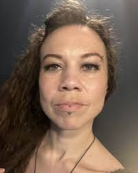 Corina Morris's Instagram, Twitter & Facebook