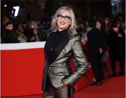 Mi vengono in mente degli episodi lunetta savino banfi. David Di Donatello 2020 Lunetta Savino Miglior Attrice Per Rosa