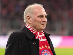 Nach seiner verurteilung wegen steuerhinterziehung kümmert. Fc Bayern Wie Uli Hoeness Am Tegernsee Wohnt Schwein Im Eingangsbereich