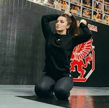 Российский боец bellator наилегчайшего веса диана авсарагова нокаутировала американку тару графф в дебютном поединке промоушна. Fagzujjgt9nrxm