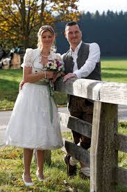 Die junge restaurantkritikerin julianne bekommt den schock ihres lebens, als sie erfährt, dass ihr bester freund michael heiraten will. Die Hochzeit Meines Besten Freundes Foto Bild Hochzeit Herbst Hochzeit Paar Tracht Bilder Auf Fotocommunity