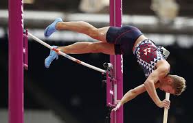 Photo de sergei bubka , prise le 14 août 1983 lors du championnat du monde d'athlétisme à helsinki. Video Mondiaux D Athle La Flippante Kevin Mayer A Failli Tout Perdre Sur Un Seul Saut A La Perche