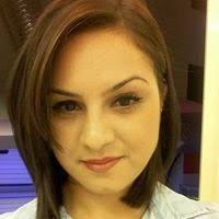 Între două fronturi by Oana David