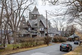 How far is yonkers from nyc. Park Hill Yonkers N Y A Secret Neighborhood Overlooking The Bronx The New York Times