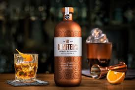 Crafter S Has Come Out With A Glitzy Gin That Will Look Great At Any Bar Bouteille Alimentation Et Packaging