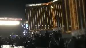 Carnagiul din las vegas, cel mai grav din istoria americană recentă, a realimentat dezbaterea asupra securităţii în hoteluri şi localurile de spectacol, chiar prin urmare, trăgătorul din las vegas, stephen paddock, a reuşit fără nicio dificultate să instaleze un arsenal de circa 15 arme de foc în hotelul. Las Vegas Ortodoxinfo