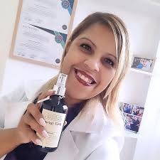 Estou extremamente satisfeita com o perfume de ambiente criado pela  Segredos da Perfumaria, sob a curadoria da perfumanista Jenny Soares. A  essência é incrivelmente agradável, com uma fragrância suave, elegante e que