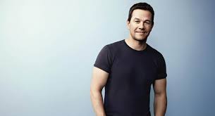 American actor mark wahlberg is one of a handful of respected entertainers who successfully made the transition from teen pop idol to acclaimed actor. Biografiya Marka Uolberga Akter I Muzykant Filmy Serialy Roli Mark Wahlberg Foto Video Trejlery Filmov