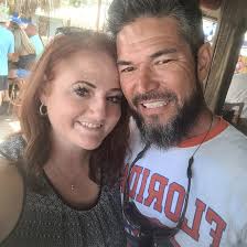 Where can I find cheap drinks and live music in St. Pete today?