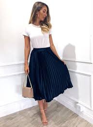 Black And White Pleated Skirt Outfit 25 Beautifull Midi Skirt Ideas For Spring 2020 Pinmagz In 2020 Midi Skirt Outfits Summer Midi Skirt Outfit Blue Skirt Outfits