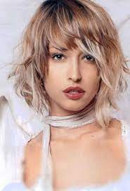 Shattered Bob Haircut Well Done For For Anyone Who Wants To Change The Appearance Beauty Broads Frisuren Haarschnitt Frisuren Fur Quadratische Gesichter