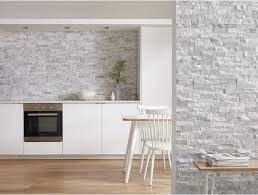 Plaquette De Parement Pierre Naturelle Blanc Cottage Crystal White Leroy Merlin Placage De Pierre Amenagement Interieur Maison Deco Maison Interieur