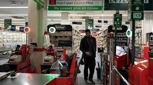 Seuls des vigiles seront présents pour assurer la sécurité des lieux. L Ouverture D Un Hypermarche Sans Caissiers Le Dimanche A Angers Inquiete Les Syndicats L Express