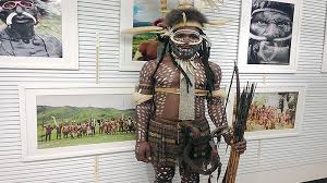 Kedua kaki terpentang lebar, sehingga handuk yang tadinya menutupi bagian bawahku terbuka, yang mengakibatkan bagian bawahku terbuka polos di mana kemaluanku dan bagian pahaku yang putih mulus masih agak basah karena belum sempat kukeringi dengan betul. Anak Kepala Suku Dani Papua Tertarik Gadis Jepang Tribunnews Com Mobile