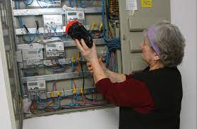 Racordarea la rețeaua de energie electrică va fi mai facilă odată cu simplificarea procedurilor de obținere a autorizațiilor în cascadă. Cat DureazÄƒ Si Cat CostÄƒ Racordarea La Electricitate SituaÅ£ia Pe Regiuni E Nergia