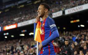 Du coup, entre son salaire au fc barcelone, les différentes primes exceptionnelles touchées par le joueur et ses lucratifs contrats de sponsoring, les gains de quoi continuer à faire prospérer la marque neymar bien partie pour devenir le nouveau standard du football mondial dans les années à venir. Les Saisons De Neymar Au Fc Barcelone Passees A La Loupe