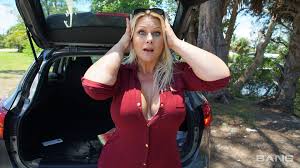 Selah Rain Is A Divorced Thick Milf That Needs Her Car Fixed photo set - OK. PORN