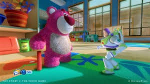 Ya busque en google cheats codigos y trucos y lo mas util que salio es una pagina donde dicen como ganarte las estrellas de oro y los codigos pero en letras . Toy Story 3 Xbox