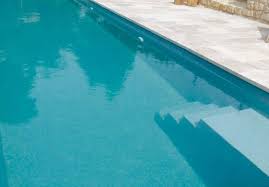 Accentue la profondeur du bassin ; Couleurs De Nos Piscines Coques Generation Piscine