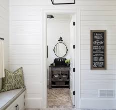 The style that springs to mind when you think beach house is commonly called american coastal. Transitional Cape Cod Style Home Home Bunch Interior Design Ideas