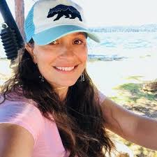 Mia C. Temple (@miaoozes)