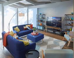 From a moody dark blue to a bold bright blue, there are many ways to style a living room with a blue velvet sofa. 75 Beautiful Mid Century Modern Blue Living Room Pictures Ideas July 2021 Houzz