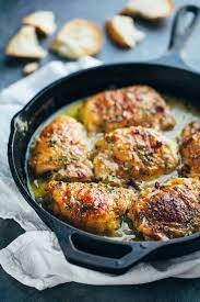 Skillet Chicken With Bacon And White Wine Sauce Pinch Of Yum Recipe Skillet Dinner Recipes Cast Iron Recipes Recipes