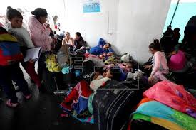 The simplest way to cross the border from peru to ecuador by land is with an international bus company. Venezuelans Gather At Ecuador Border Trying To Get To Peru World English Edition Agencia Efe