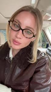 Daisy Bueno's Instagram, Twitter & Facebook