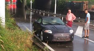 In limburg en brabant wordt ook de schade opgemaakt van het noodweer van gisteravond en vannacht. Jaguar Xkr Cabrio Verzuipt In Noodweer Limburg Autoblog Nl