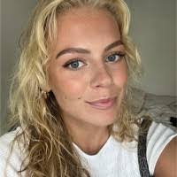 Annie Berg's Instagram, Twitter & Facebook