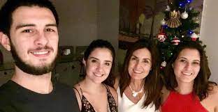 Como fazia aulas de balé quando criança, fátima cursou a faculdade de jornalismo na universidade federal do rio de janeiro com o intuito de ser crítica de dança. Fatima Bernardes Encanta Web Ao Postar Foto Dos Filhos Bebes