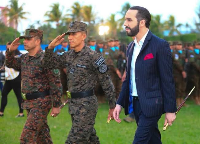 PreguntaListín | Nayib Bukele desplegó tropas especiales en Haití luego de que cuatro soldados salvadoreños... ¿Cree que Bukele podrá enfrentar con éxito a las pandillas de Haití? #ListínDiario