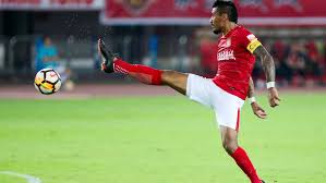 Paulinho kembali ke liga super tiongkok (csl), kurang setahun setelah sepakat hijrah ke ia akan pulang ke guangzhou dengan kesepakatan awal pinjaman selama enam bulan, dengan opsi. Guangzhou Evergrande To Pay 57 5m To Tie Down Ex Barcelona Star Paulinho Cgtn