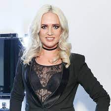 Sarah knappiks baby kam früher. Gn2sdhrvsj23wm