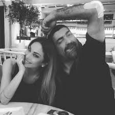 / σημαντική είναι η κινηματογραφική, θεατρική και τηλεοπτική του παρουσία. O Mixalhs Iatropoylos Einai Full In Love Des Thn Entypwsiakh Gynaika Poy Toy Eklepse Thn Kardia Pics Ydrogeios 106 9 Fm