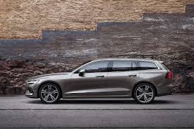V60 steht in volvos modellprogramm für den mittelklassekombi und für neue größe. Volvo V60 Kombi 2018 Test Daten Abmessungen Alle Infos Autobild De